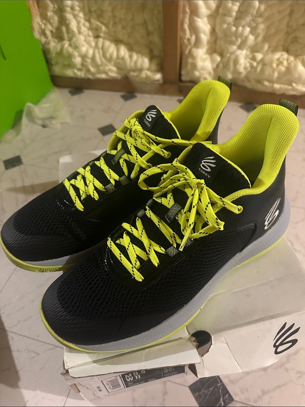 Under Armour Black & Neon Yellow Men's Athletic Sneakers Men Size 9.5